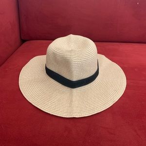 Unworn Madewell packable hat